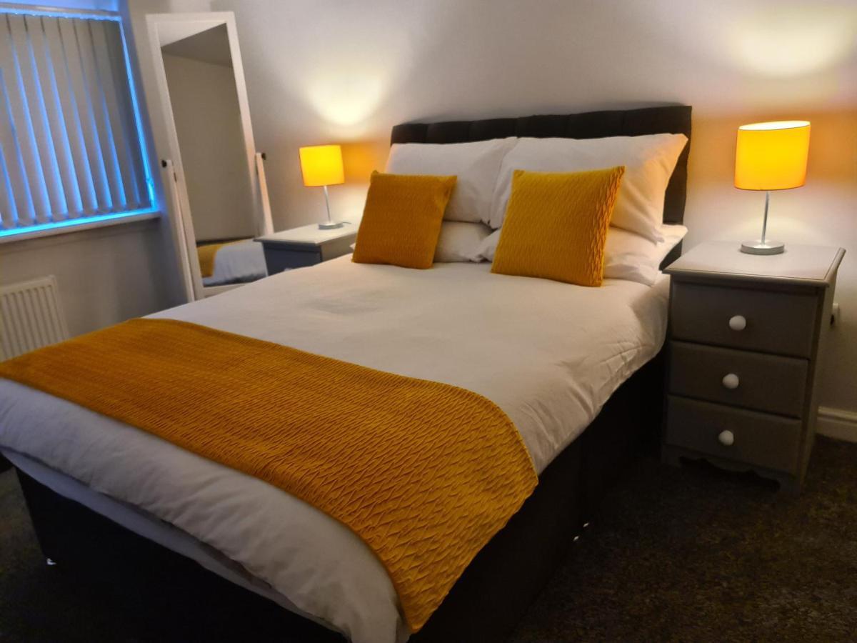 Whole House - 4 Bedrooms - Parking - Sleeps 8 Birmingham Exterior photo